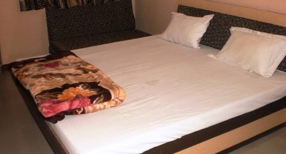 Hotel Chaitanya, Maheshwar 1